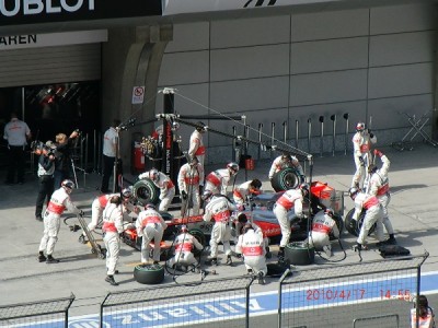 Maclaren Changing Tyre.JPG